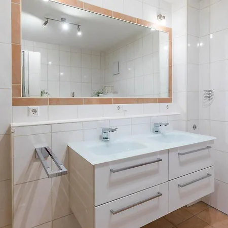 Haus Malaga 4 Apartment